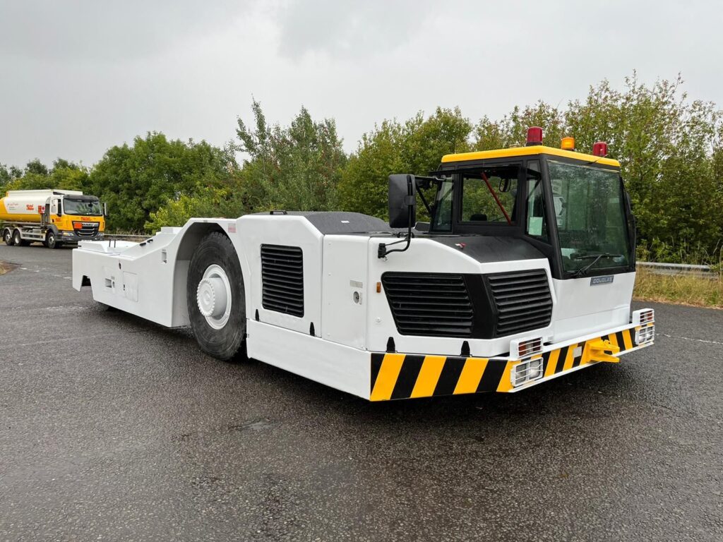 Douglas TLD400 Tug